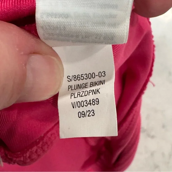 NWT Old Navy Ribbed Textured Hot Pink Plunge Bikini Top Women's Medium Padding - Picture 9 of 9